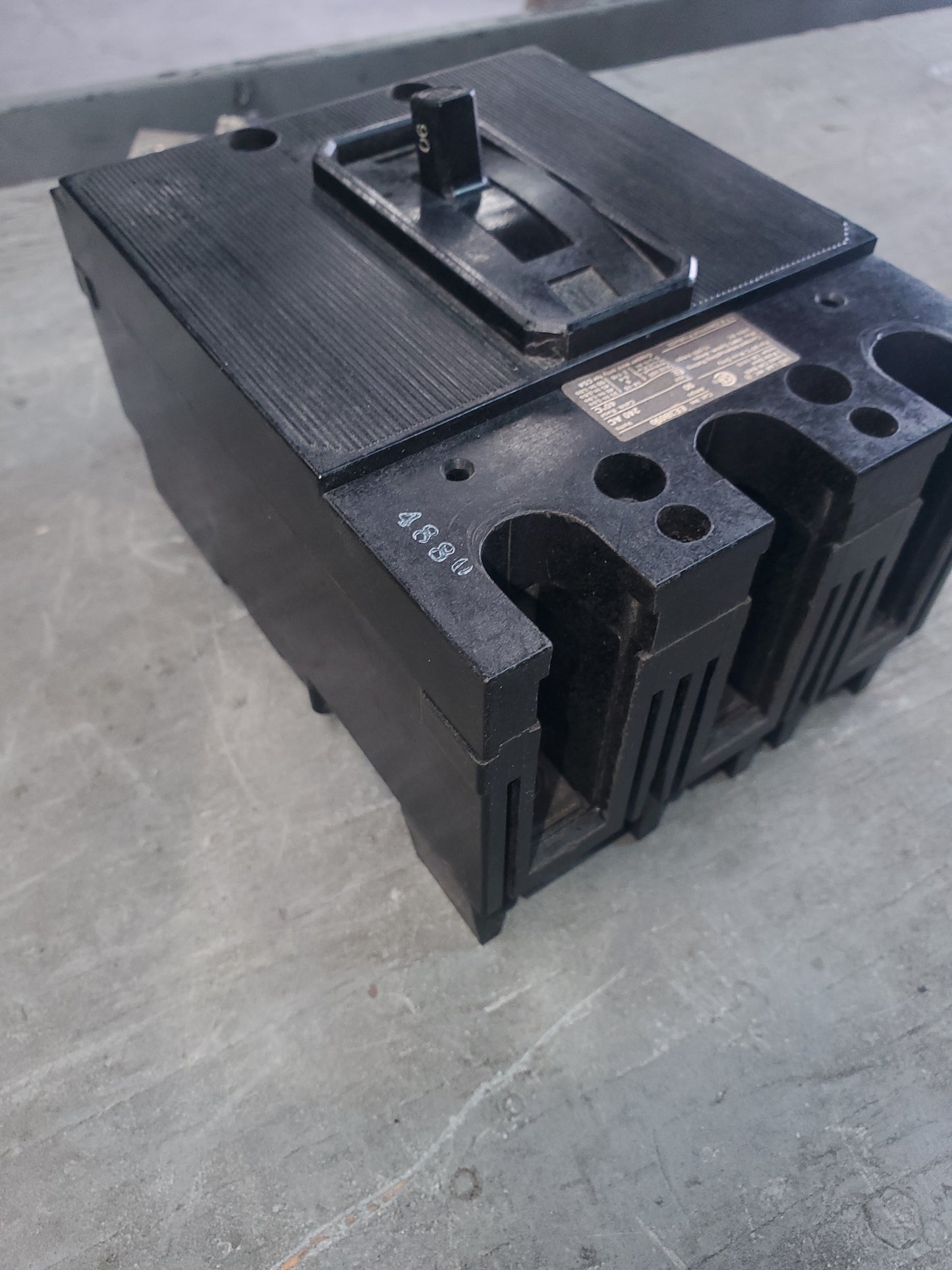 Siemens EE3B090 3 Pole Circuit Breaker