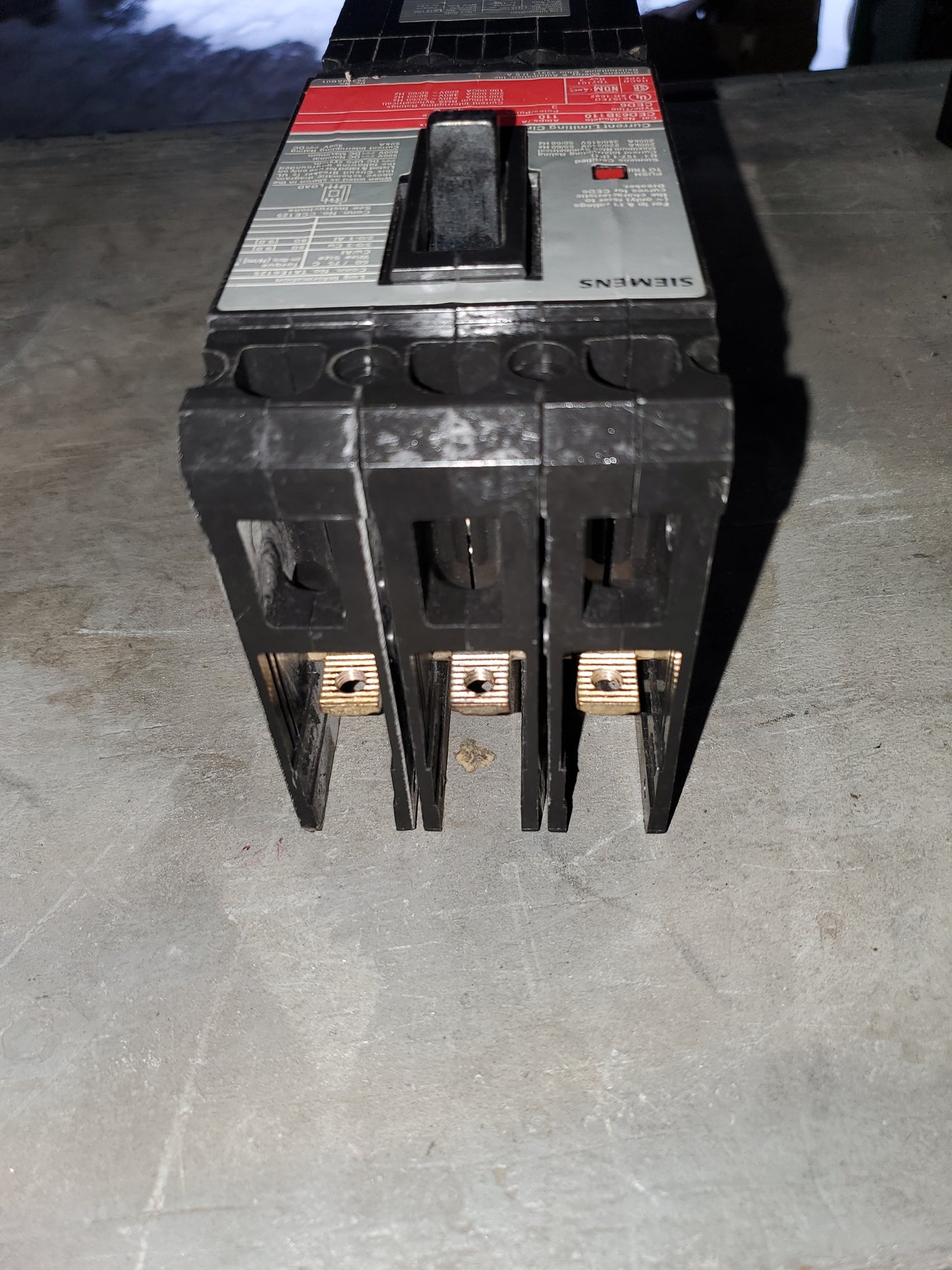 Siemens CED63B110 3 Pole Circuit Breaker