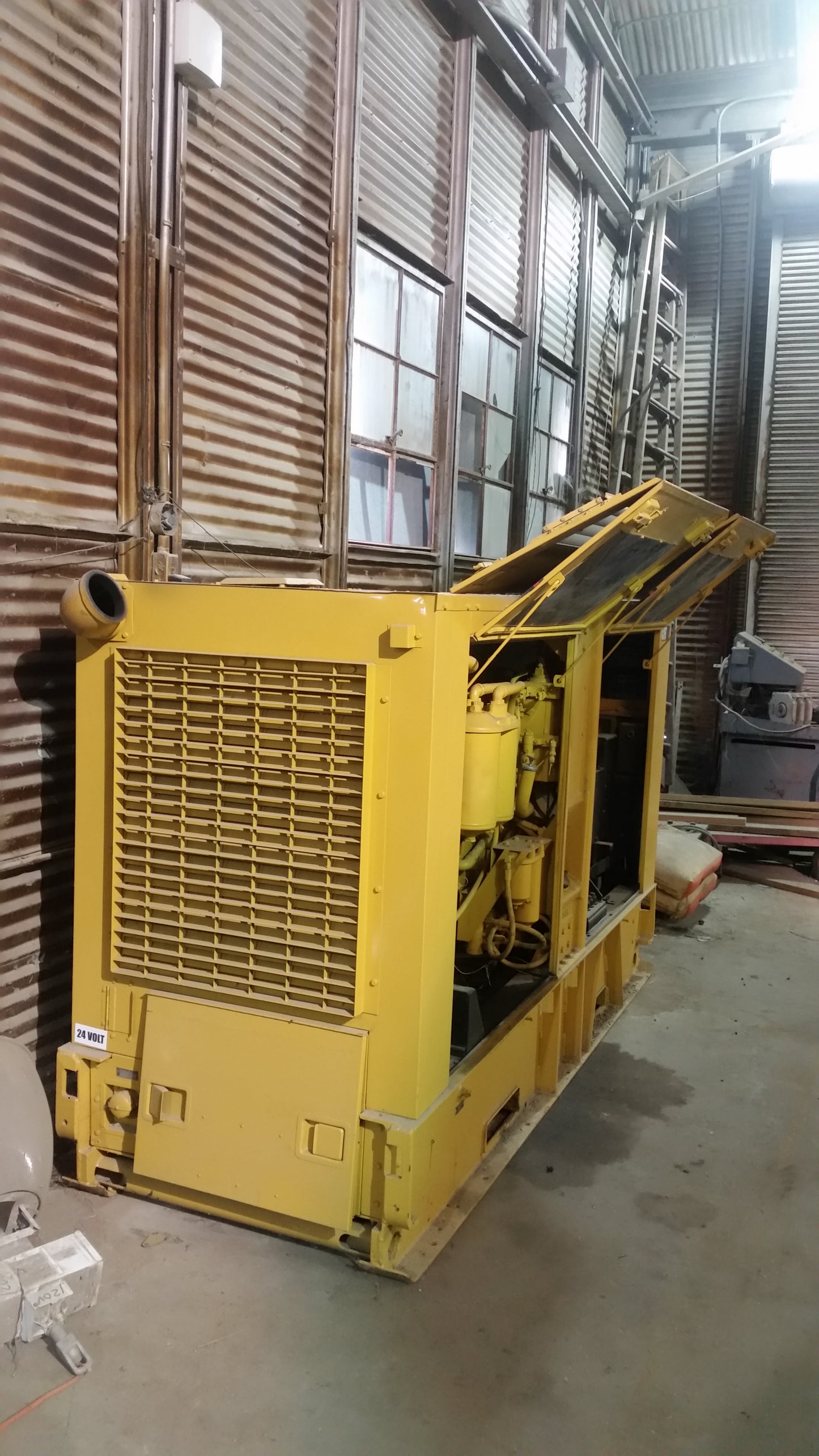 100 KW CATERPILLAR GENERATOR 480-277 3 PHASE 240/120 SINGLE PHASE