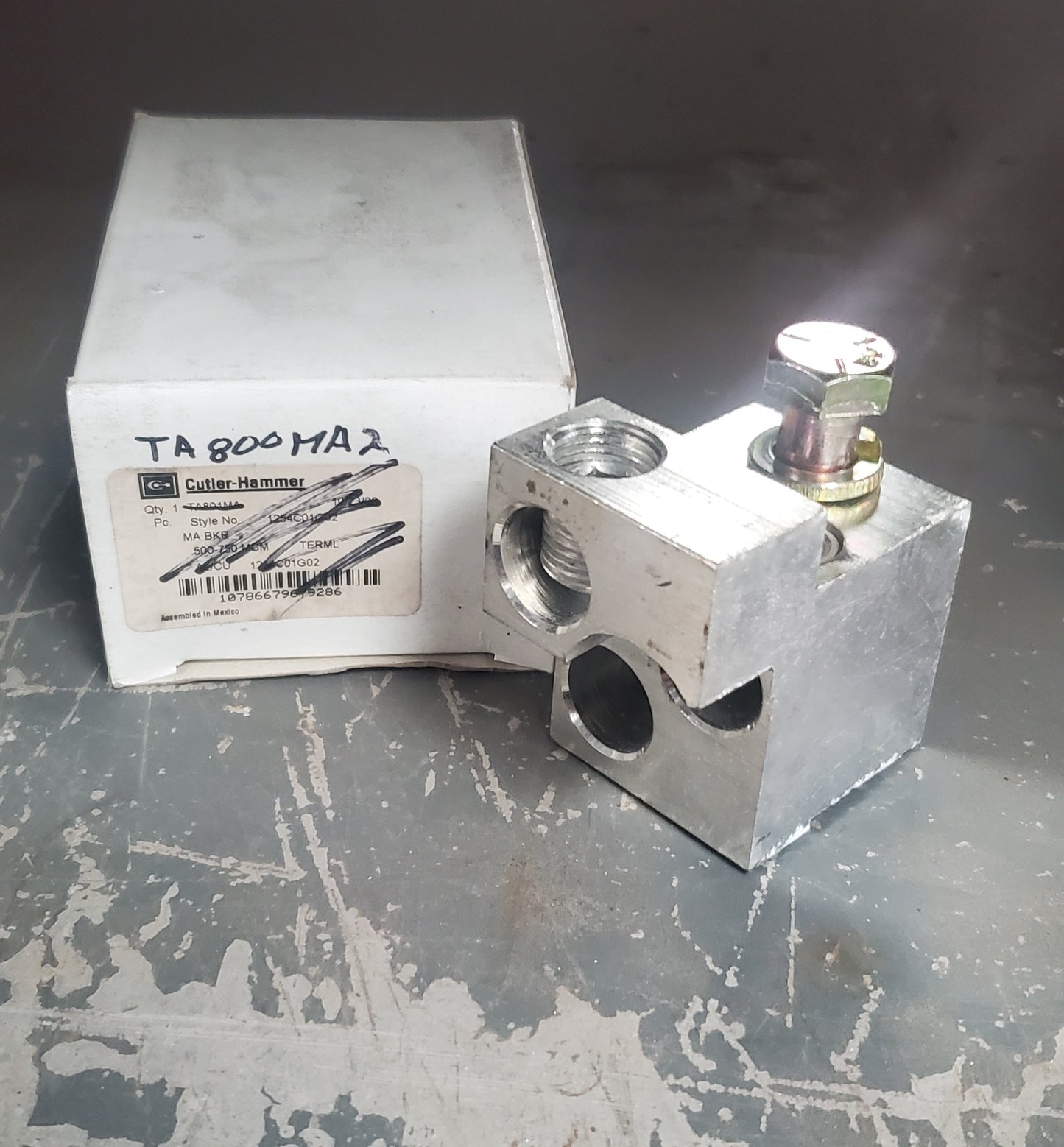 CUTLER HAMMER TA800MA2 BREAKER LUG IN A WRONG BOX