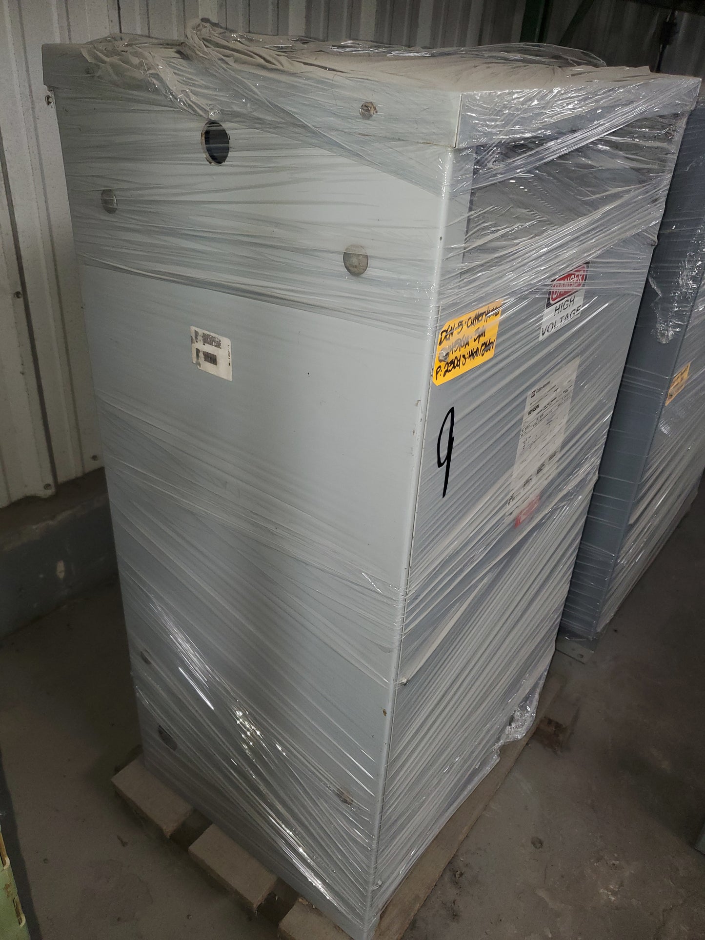 145 KVA PRIMARY 230 SECONARY 460/266 VOLT 3 PHASE CUTLER HAMMER CAT #MD145E89