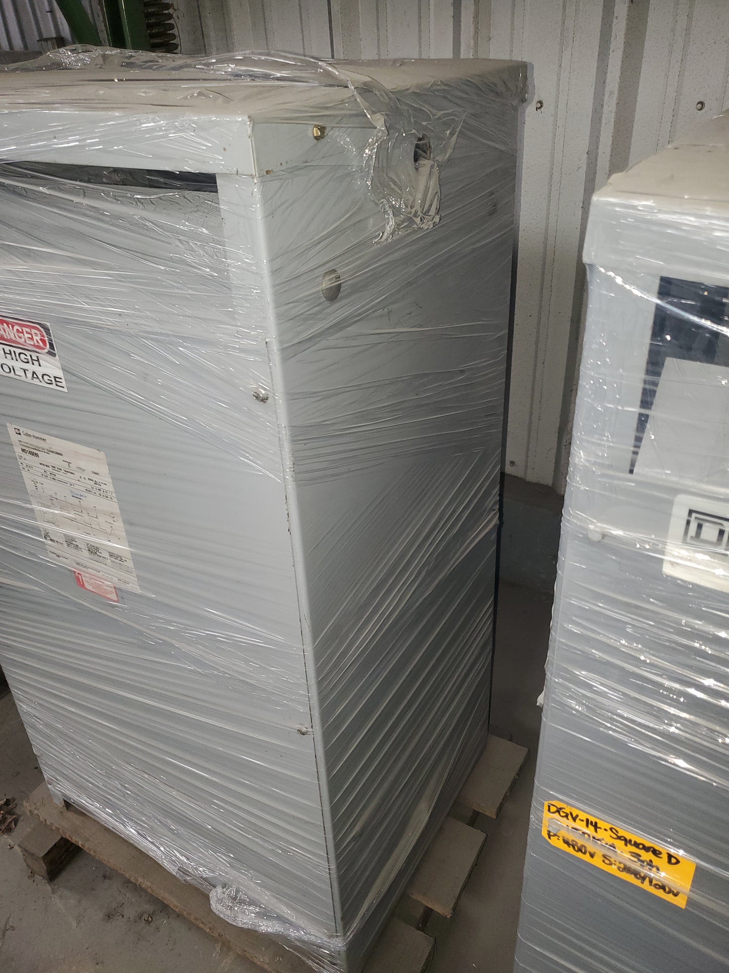 145 KVA PRIMARY 230 SECONARY 460/266 VOLT 3 PHASE CUTLER HAMMER CAT #MD145E89