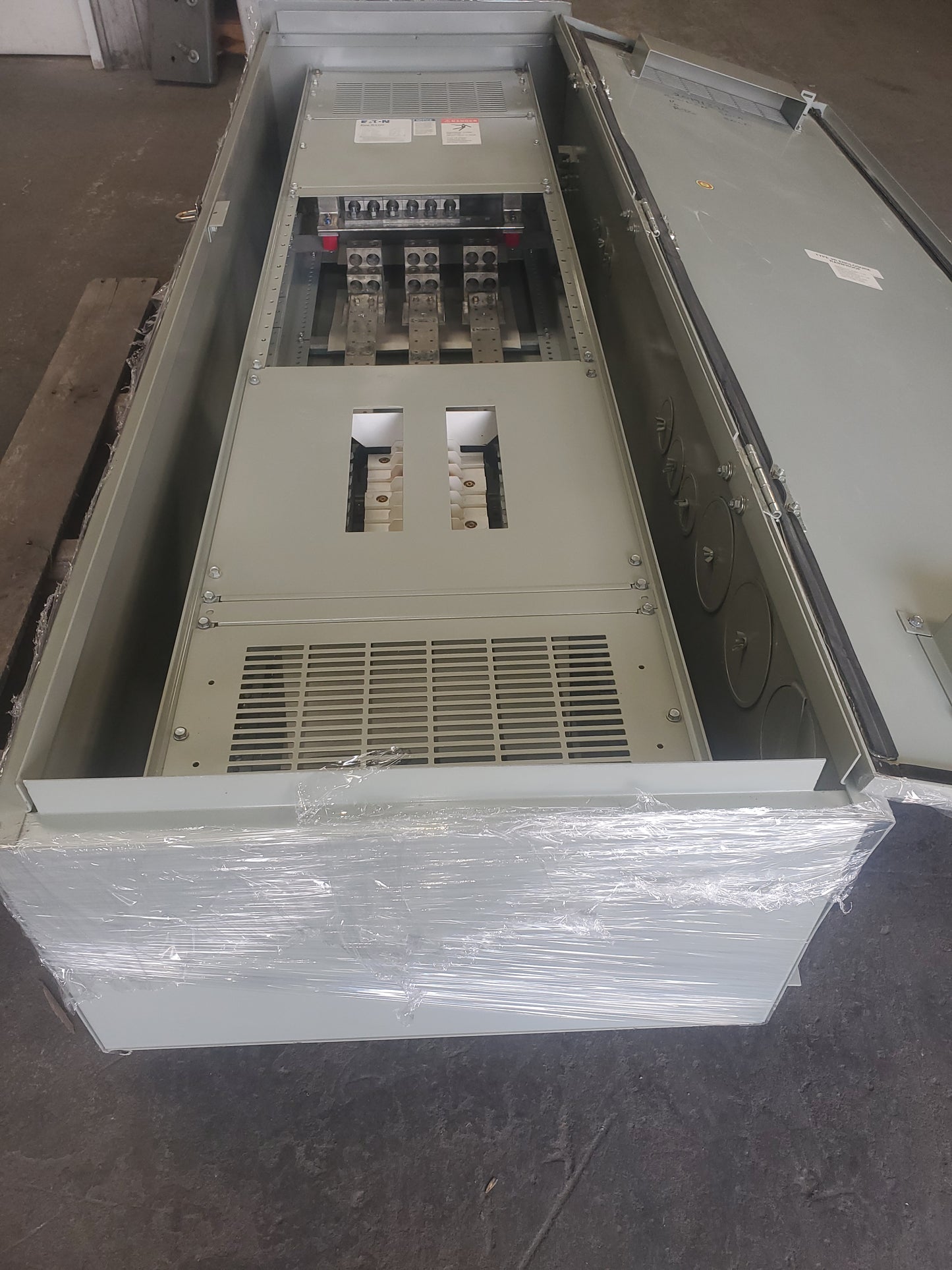 PRL4R CUTLER HAMMER 800 AMP 480/277 MLO OUTDOOR PANEL