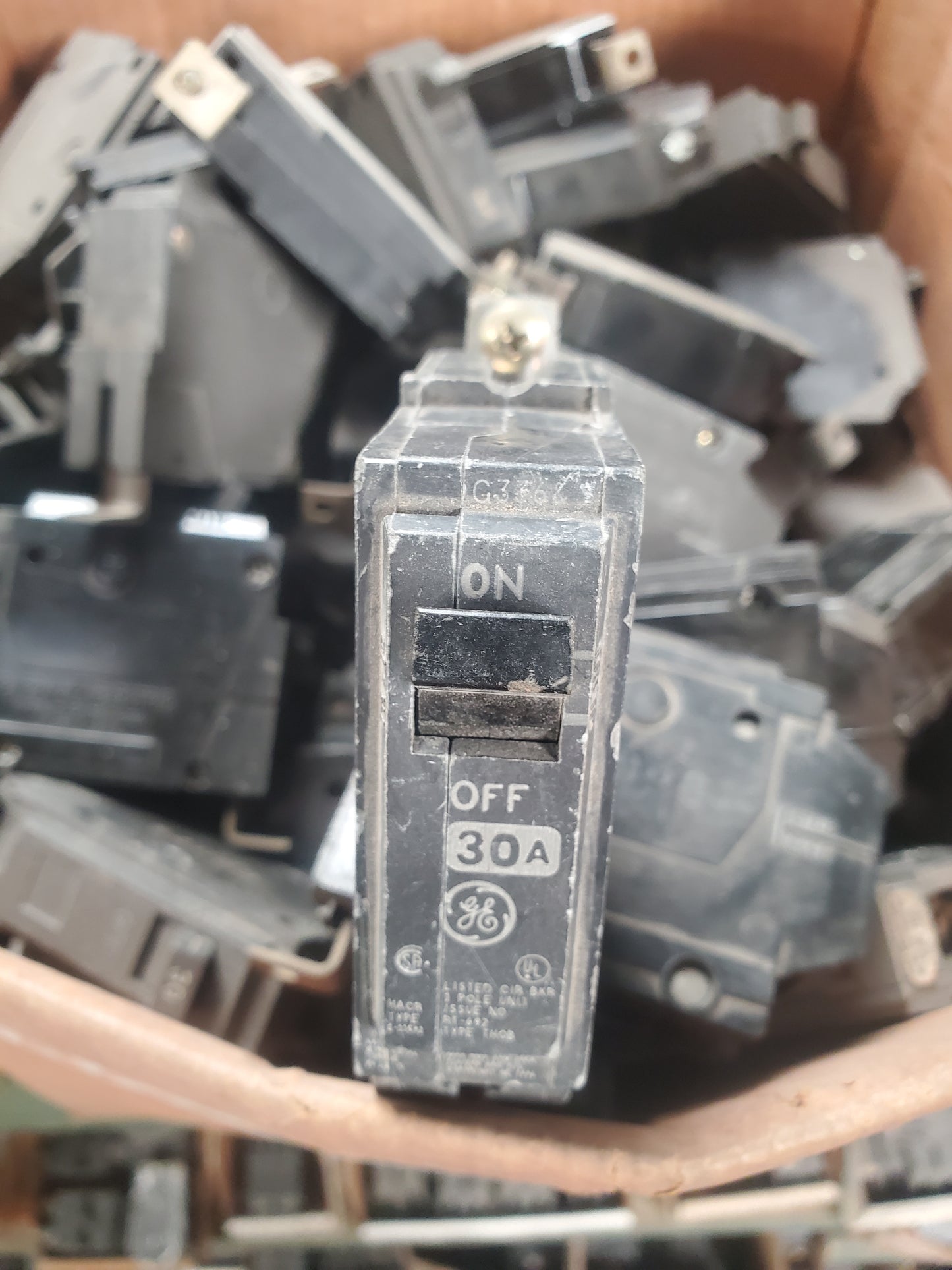 THQB130 1 POLE 30 AMP GE BREAKER