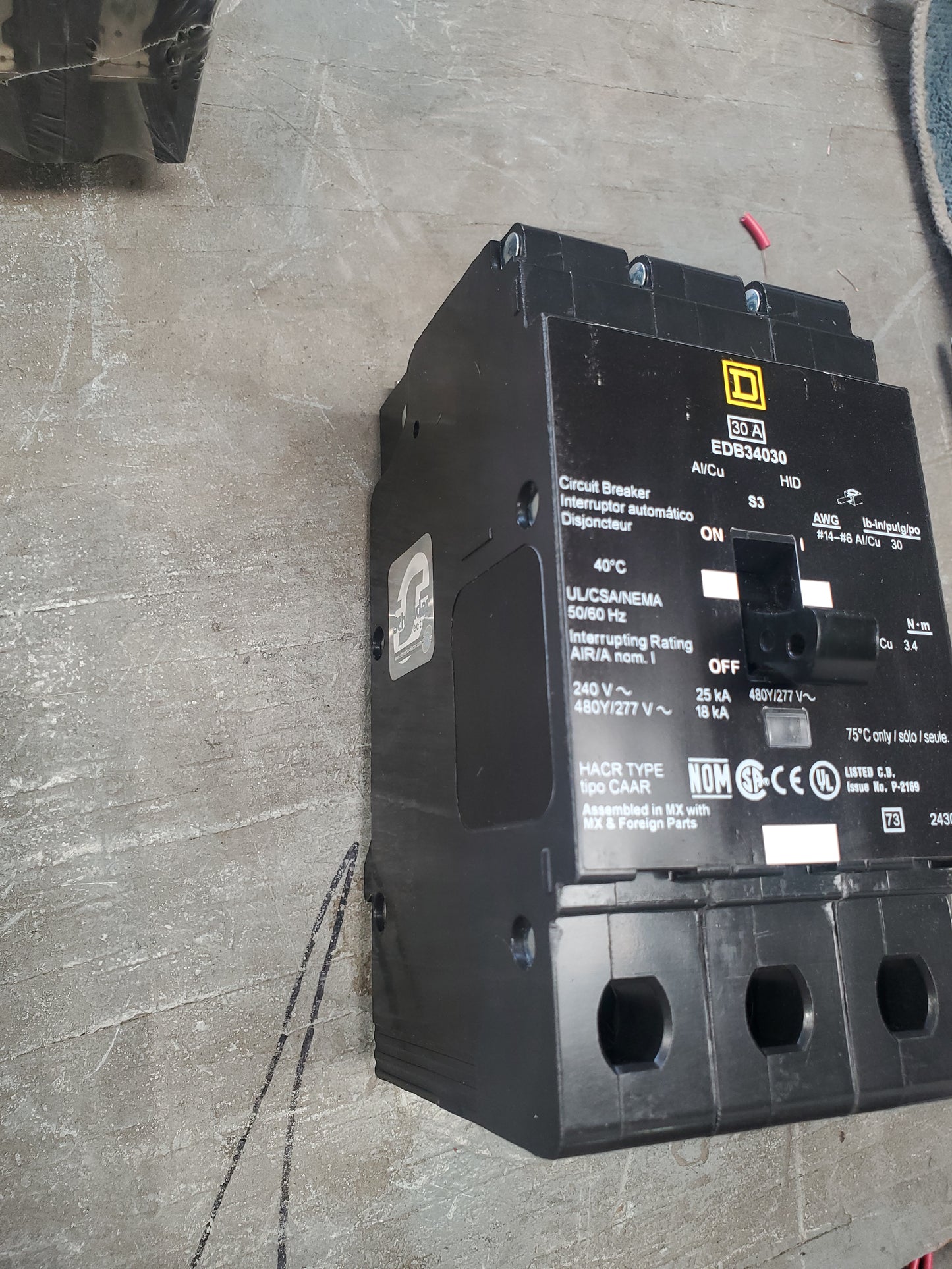 Square D EDB34030 Circuit Breaker (USED)