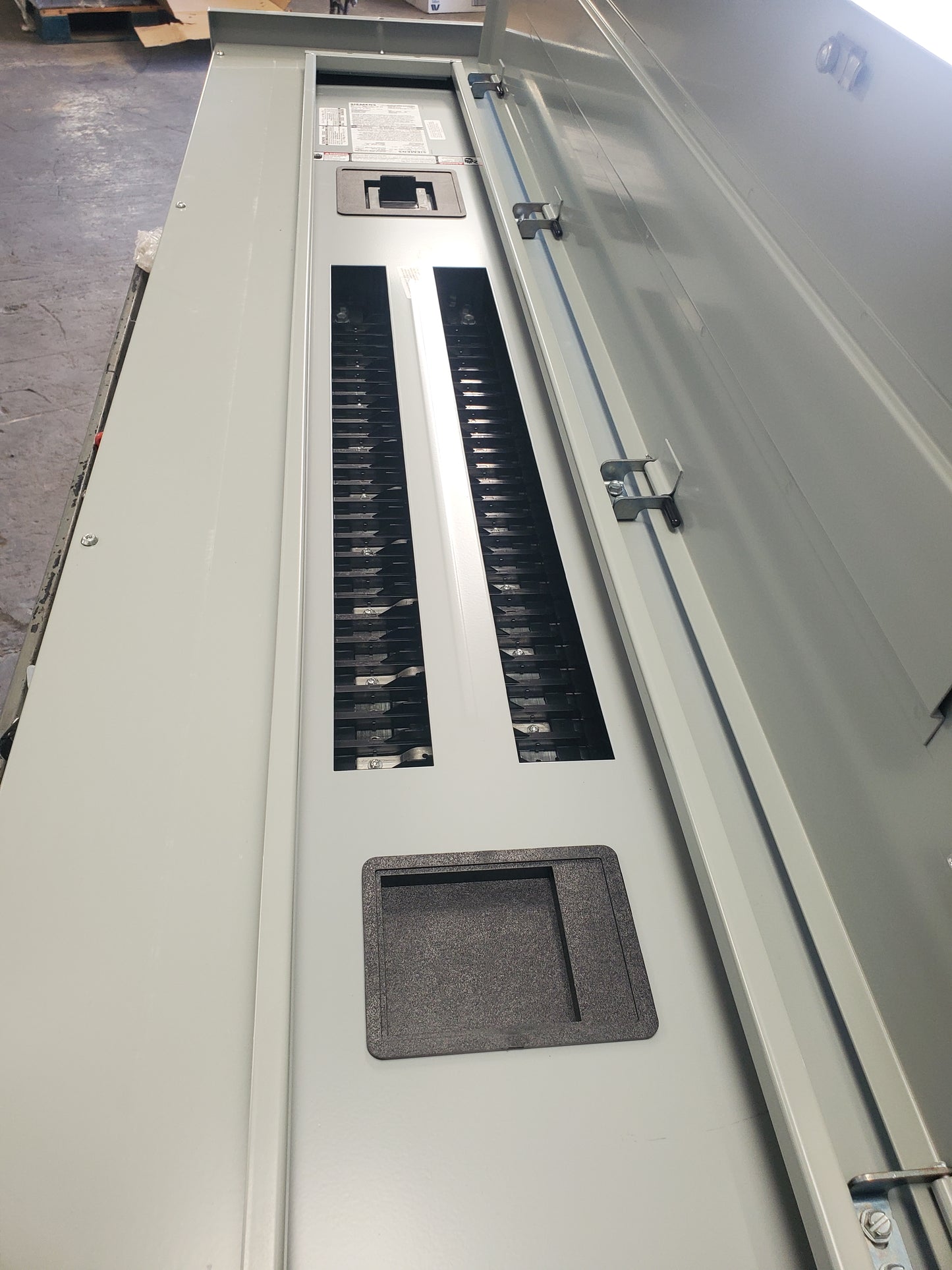 P1X54MC400AT 400 AMP 208/120 VOLT 3 PHASE OUTDOOR MCB PANEL SIEMENS